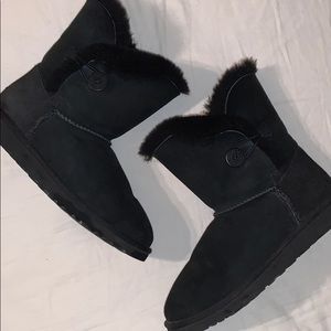 Women’s bailey button Uggs